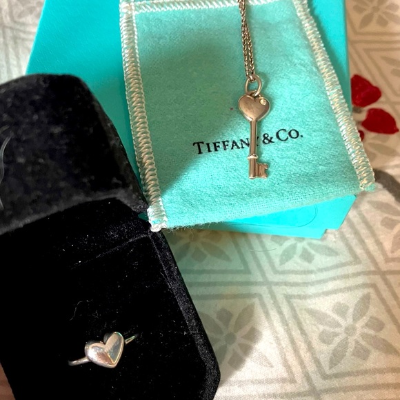 Authentic Tiffany & Co.  Necklace pendant and ring. - Picture 1 of 7